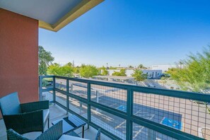 Property grounds - Heart of Tempe | Balcony, Pool, Gym, W/D, Parking (Tempe)