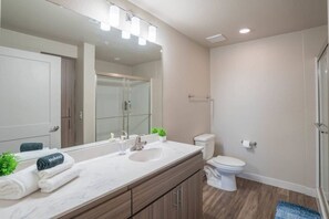 Bathroom - DT Tempe Retreat | Pool,Gym,Parking,W/D,Balcony (Tempe)