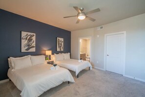 Room - DT Tempe Retreat | Pool,Gym,Parking,W/D,Balcony (Tempe)