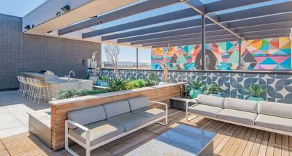 Prime 1BD with Pool Gym Parking WD and Sleeps 4!