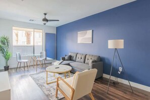 テレビ、書斎 / ワークスペース