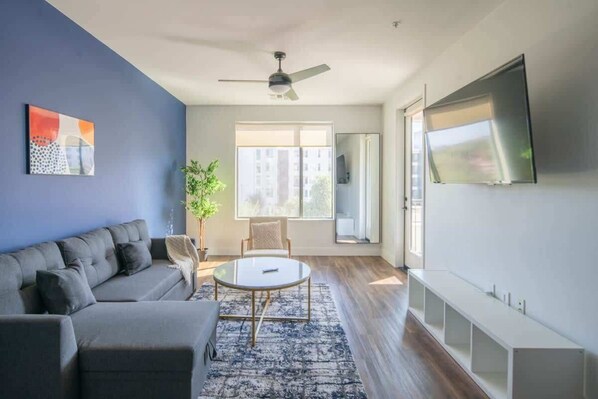 テレビ、書斎 / ワークスペース