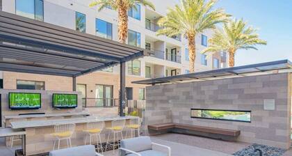 DT Tempe 1BD with Pool Gym Parking WD.
