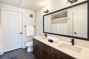 Bathroom - DT Tempe 1BD with  Pool Gym Parking WD (Tempe)