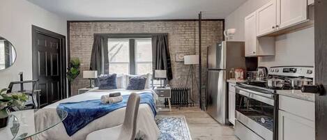 Iron/ironing board, WiFi, bed sheets