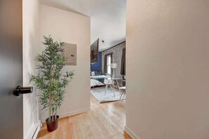 Interior - Stay at CDT in Milwaukee | Studio w/ Full Kitchen (Milwaukee)