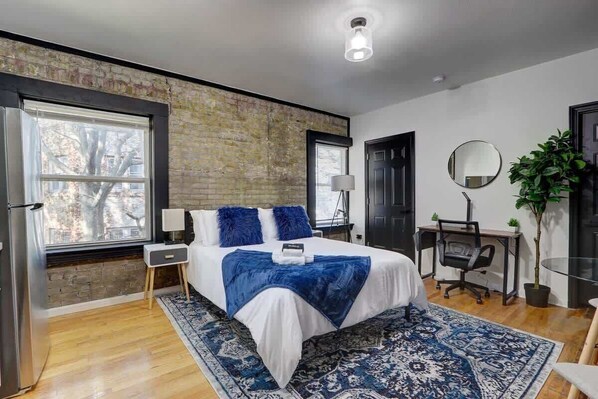 Iron/ironing board, WiFi, bed sheets