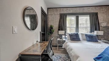 Desk, iron/ironing board, WiFi, bed sheets