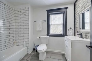 Douche, sèche-cheveux