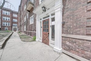 Exterior detail - Cozy Beachside Studio in McKinley Beach, BradySt (Milwaukee)