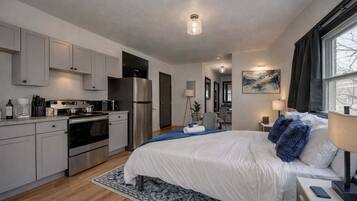 Iron/ironing board, WiFi, bed sheets