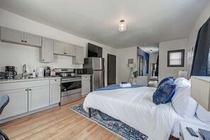 Iron/ironing board, WiFi, bed sheets