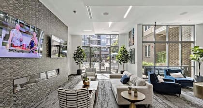 Chic 1BR Retreat | Pool, Gym, W/D | 5 Min to DT