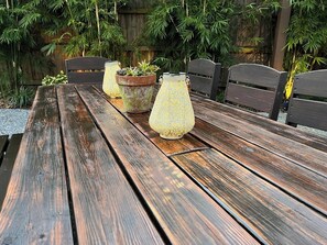 A wooden table with three potted plants and a decorative lamp. - Bright Airy Luxurious Abode in Walkable Riverside (Jacksonville)