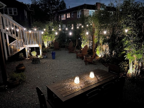 Bright Airy Luxurious Abode in Walkable Riverside