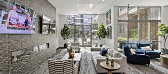Near CPCC & light Rail | Pool, Gym, W/D & Parking