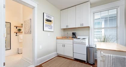 The Urban Sanctuary - Walkable Riverside w/ Bikes