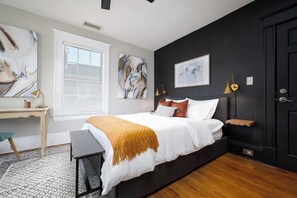 1 bedroom, desk, iron/ironing board, WiFi - The Urban Sanctuary - Walkable Riverside w/ Bikes (Jacksonville)