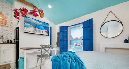 A Santorini Escape w Bikes in Walkable Riverside