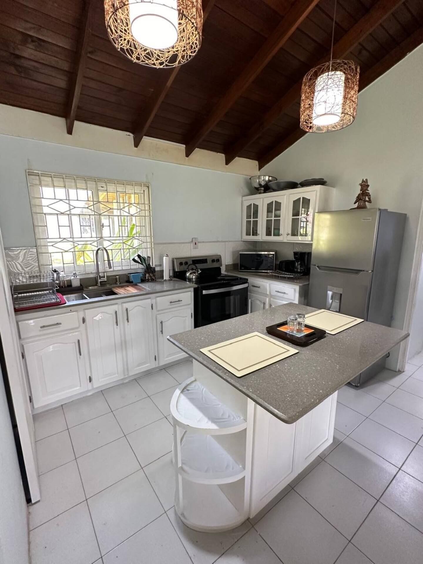 ثلاجة، ميكروويف، فرن، موقد طهي مسطح