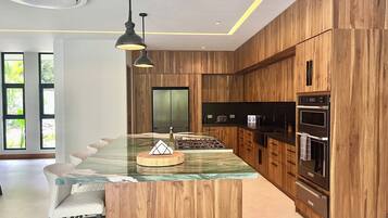 Micro-ondas, fogão, cooktop, lava-louças