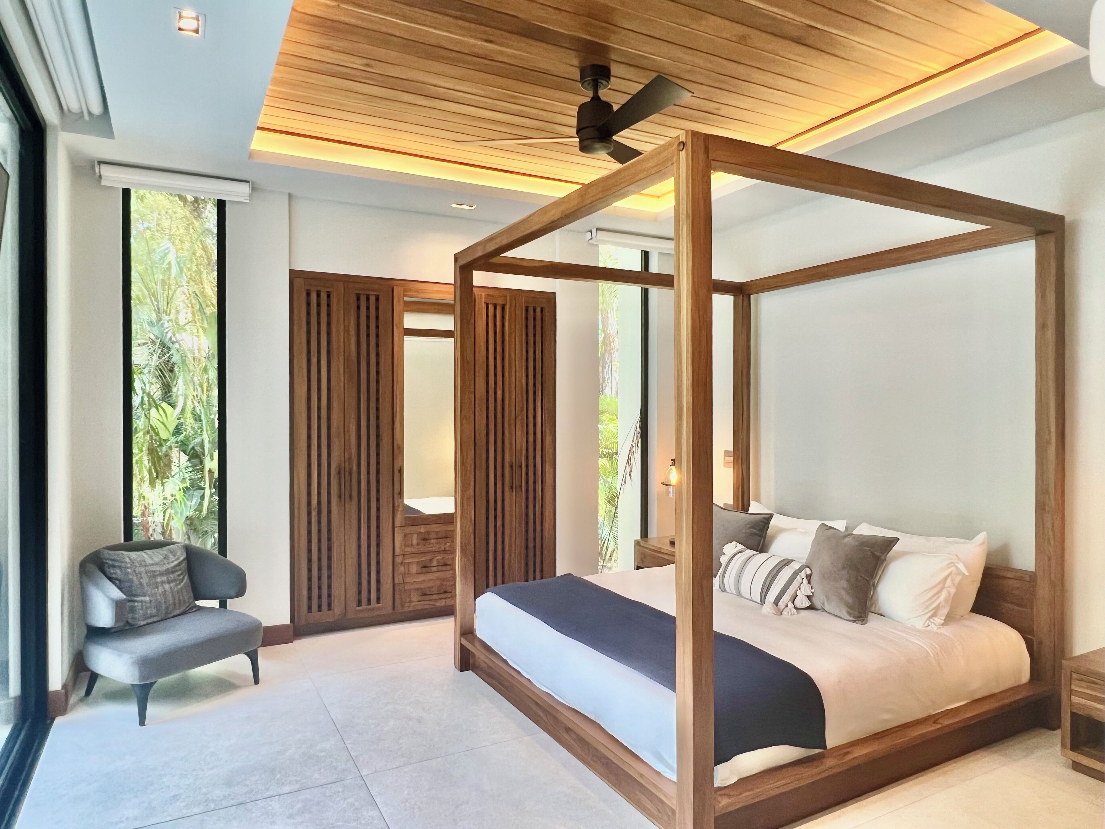 5 bedrooms, iron/ironing board, WiFi, bed sheets