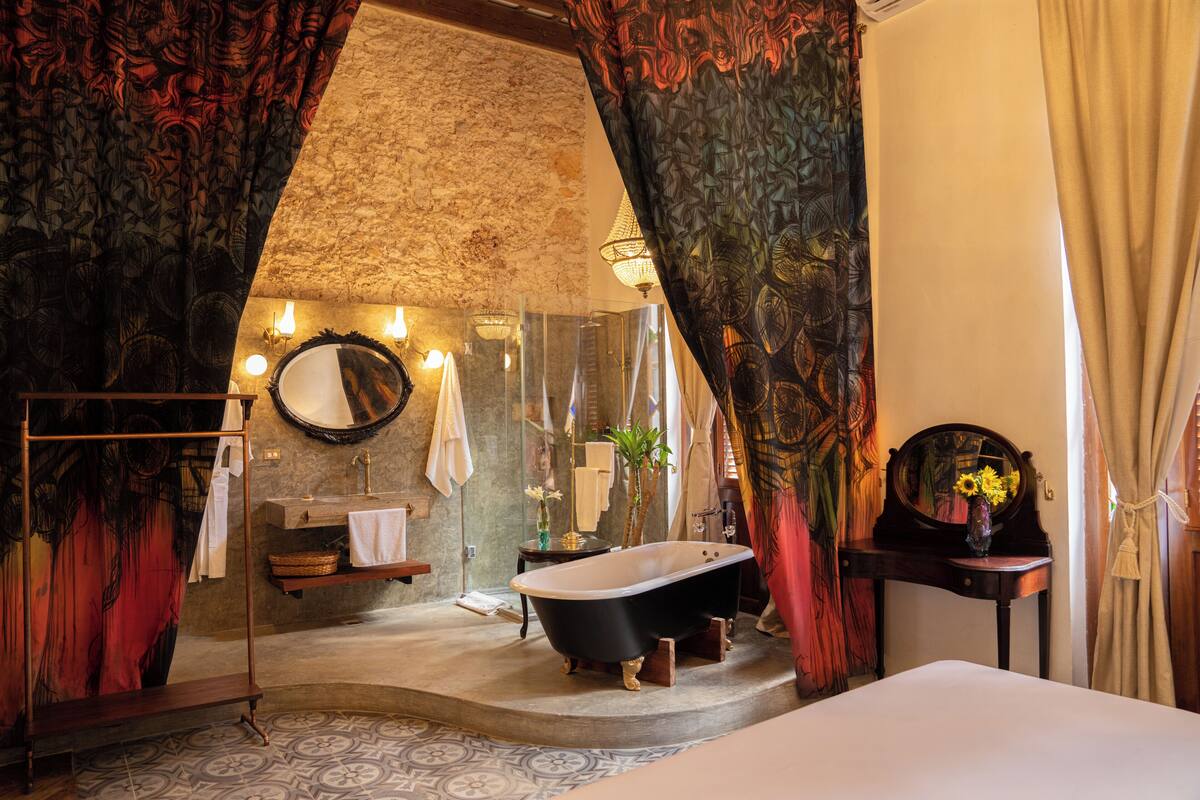 Rainfall showerhead, free toiletries, hair dryer, bathrobes