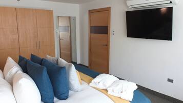 In-room safe, desk, iron/ironing board, free WiFi