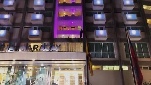 A multi-story hotel with a central atrium featuring purple lighting. - Hesperia Maracay (Maracay)