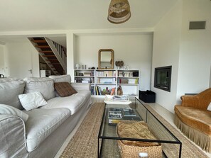 Smart TV - Bright, quiet house in La Forêt Fouesnant  (La Forêt-Fouesnant)