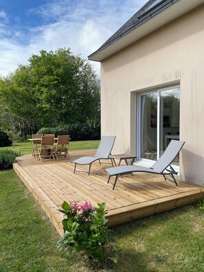 Outdoor dining - Bright, quiet house in La Forêt Fouesnant  (La Forêt-Fouesnant)