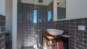 Shower, hair dryer, bidet, towels - La Buona Maniera, Marche (Monteprandone)