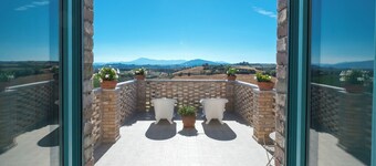 La Buona Maniera, Marche