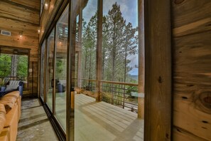 Interior - Luxury Cabin*Hot Tub*Fire Pit*Slide*Rock Wall (Broken Bow)