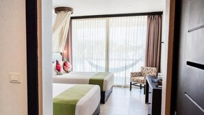 A hotel room with two beds, a desk, and a chair. - Soho Playa (Playa del Carmen)