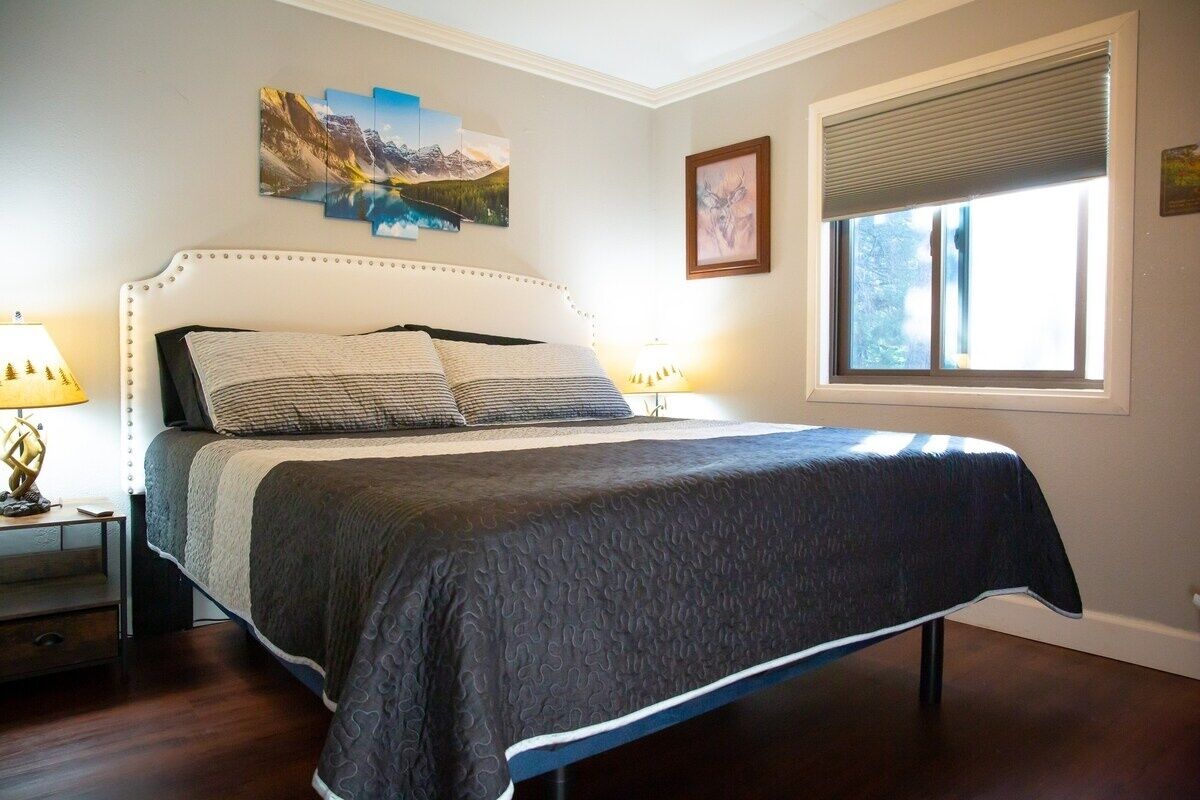 2 多间卧室、熨斗/熨衣板、免费 WiFi、床单