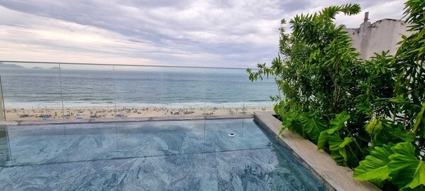 Piscine couverte, piscine extérieure