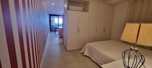 1 bedroom, iron/ironing board, travel cot, free WiFi - Apto Frente Mar, Terraço com Jacuzzi Exclusiva (Copacabana Rio de Janeiro)