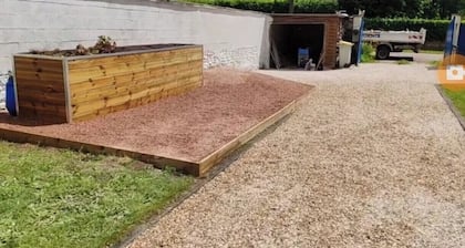 Animaux acceptés , 3 jaccuzis, jardin de paysagiste, grand lit confortable,