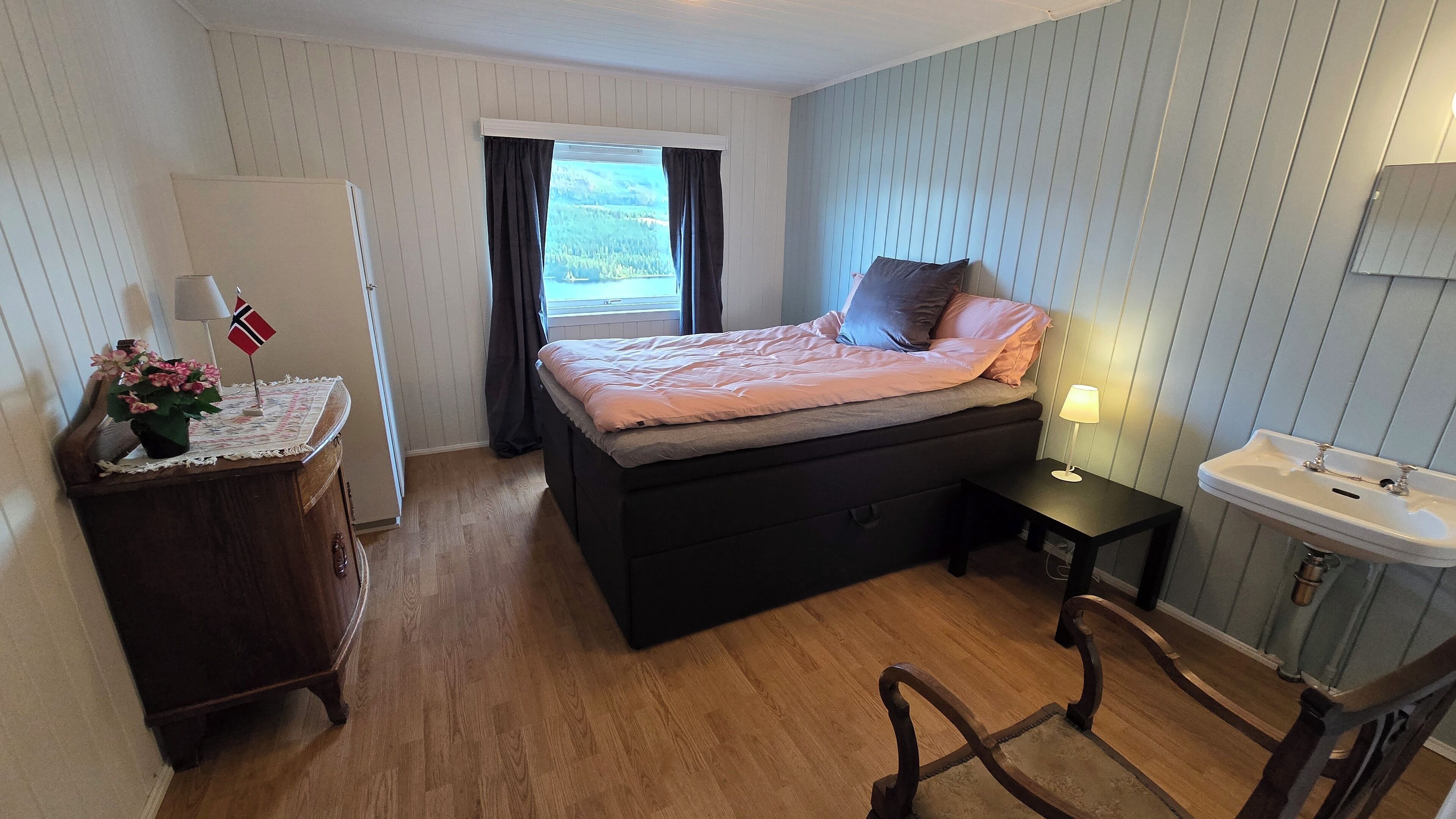 1 chambre, fer et planche à repasser, Wi-Fi gratuit, draps fournis