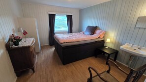 1 chambre, fer et planche à repasser, Wi-Fi gratuit, draps fournis