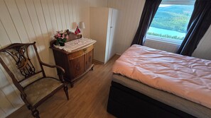 1 chambre, fer et planche à repasser, Wi-Fi gratuit, draps fournis