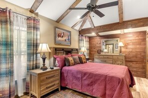 4 slaapkamers, een strijkplank/strijkijzer, reisbedje, gratis wifi