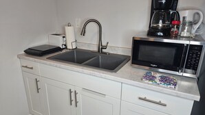 Unclassified image, 3 of 12, button - Charming 2-Bedroom Retreat in Tranquil Bonavista Area (Winnipeg)