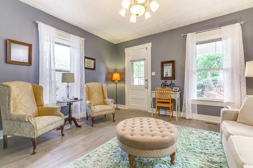 Dog-Friendly Dayton Home: 1 Mi to Downtown!