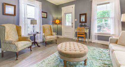 Dog-Friendly Dayton Home: 1 Mi to Downtown!