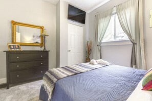 2 habitaciones, escritorio, tabla de planchar con plancha y wifi 