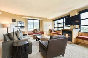 Televisión, reproductor de DVD, oficina