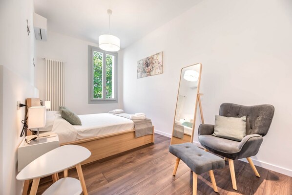 1 slaapkamer, een strijkplank/strijkijzer, wifi, beddengoed
