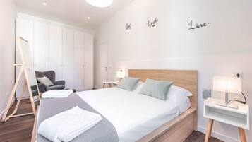 1 slaapkamer, een strijkplank/strijkijzer, wifi, beddengoed